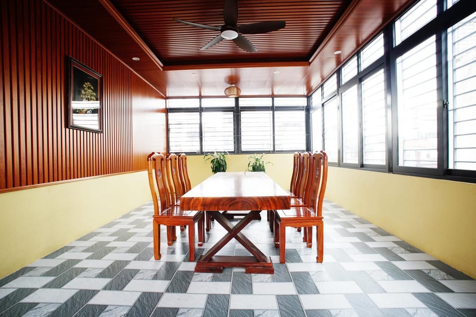 Seating area, Dining area