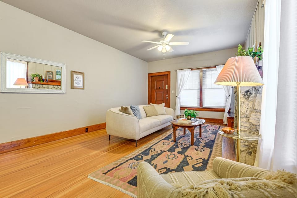 Stroll to Bradenton Riverwalk! Stylish Apartment Apartment in Bradenton