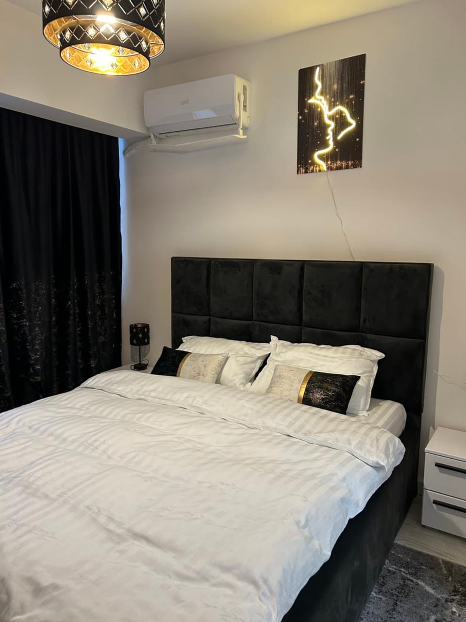 Bed, Bedroom, air conditioner