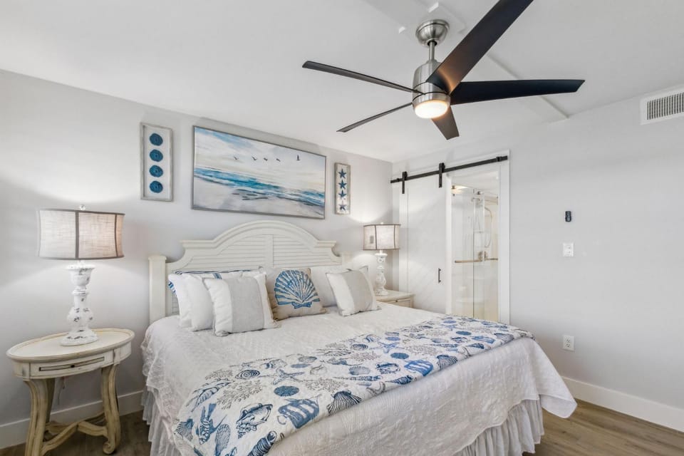 Recently renovated 4 bedroom, 3 bath oceanfront condo House in Amelia Island