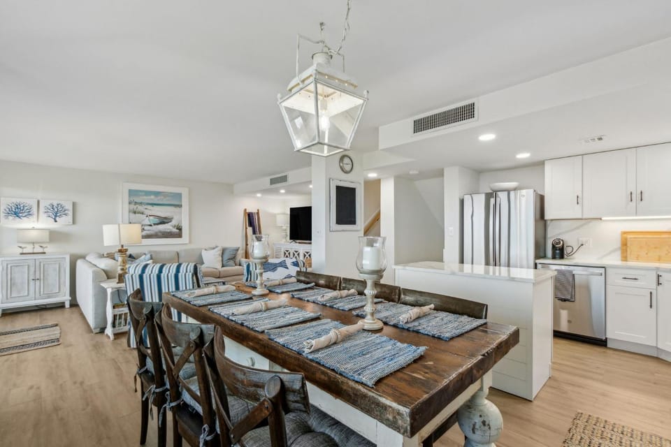 Recently renovated 4 bedroom, 3 bath oceanfront condo House in Amelia Island