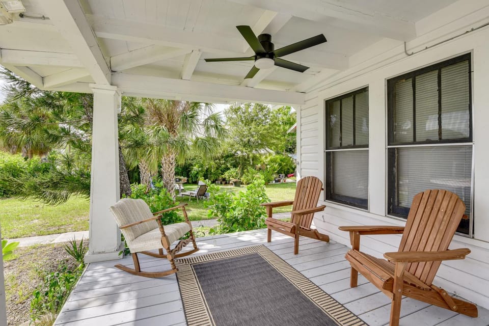 < 1 Mi to Dtwn Bradenton & Riverwalk! Sunny Apt Apartment in Bradenton