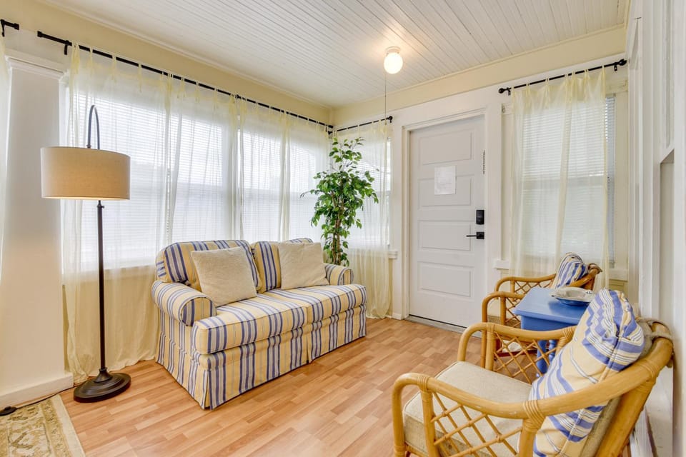 < 1 Mi to Dtwn Bradenton & Riverwalk! Sunny Apt Apartment in Bradenton