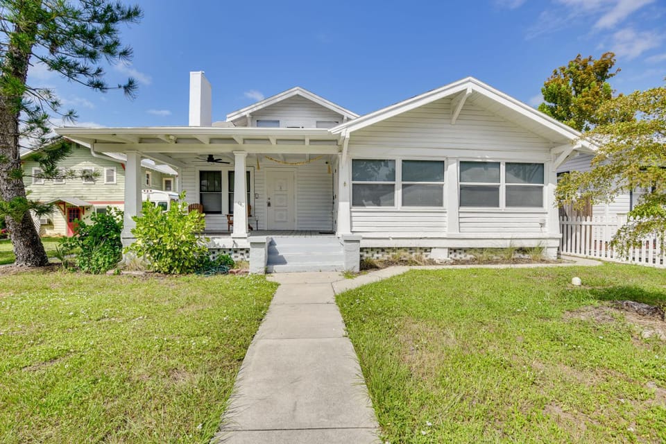 < 1 Mi to Dtwn Bradenton & Riverwalk! Sunny Apt Apartment in Bradenton