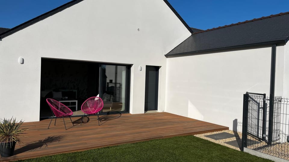 Property building, Patio, sunbed