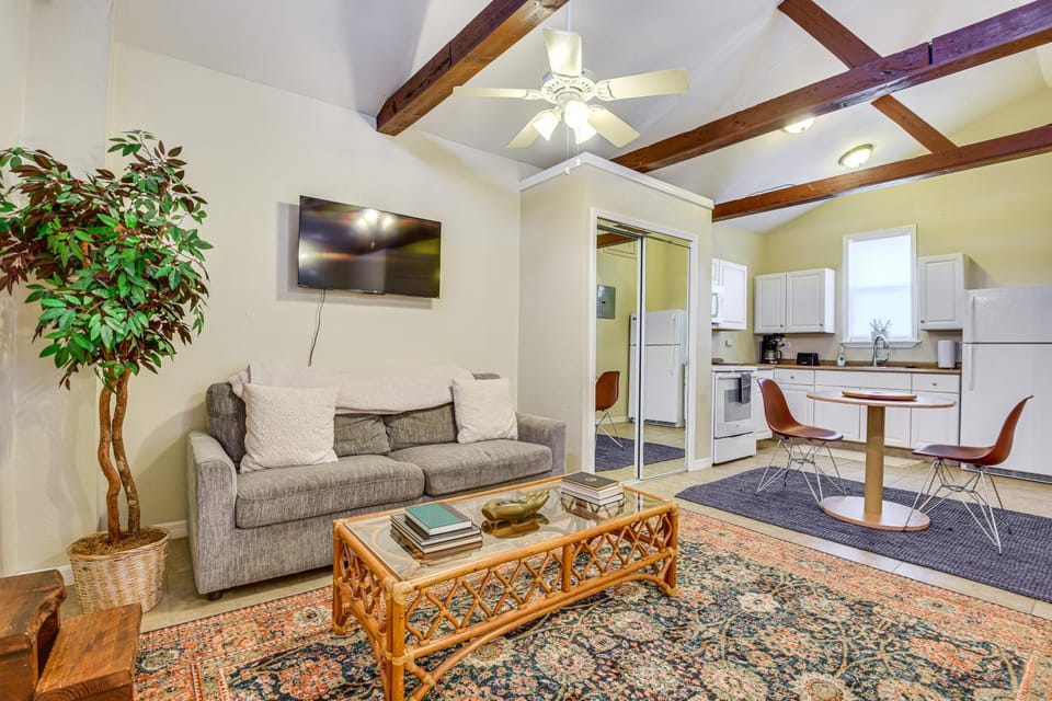 Walkable Studio 1 Mi to Riverwalk & Dtwn Bradenton Apartment in Bradenton