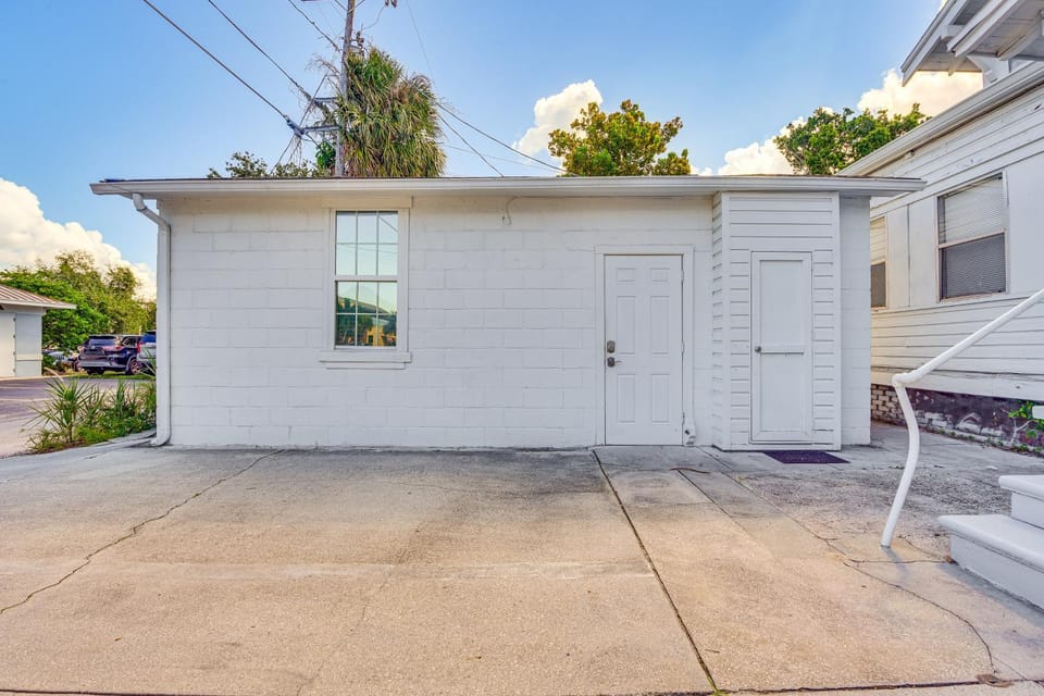 Walkable Studio 1 Mi to Riverwalk & Dtwn Bradenton Apartment in Bradenton
