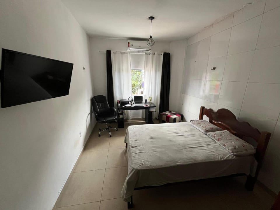 Bed, TV and multimedia, Bedroom