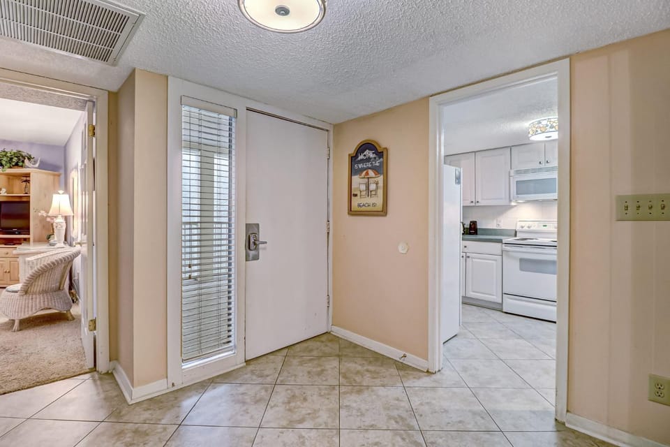 2 bed 2 bath condo located within the Omni House in Amelia Island