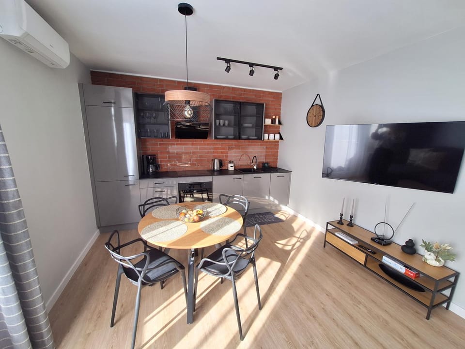 TV and multimedia, Kitchen or kitchenette, Living room, Dining area