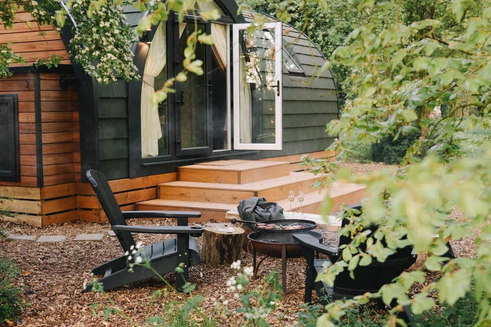 Facade/entrance, Spring, Day, Garden, Dining area, Garden view