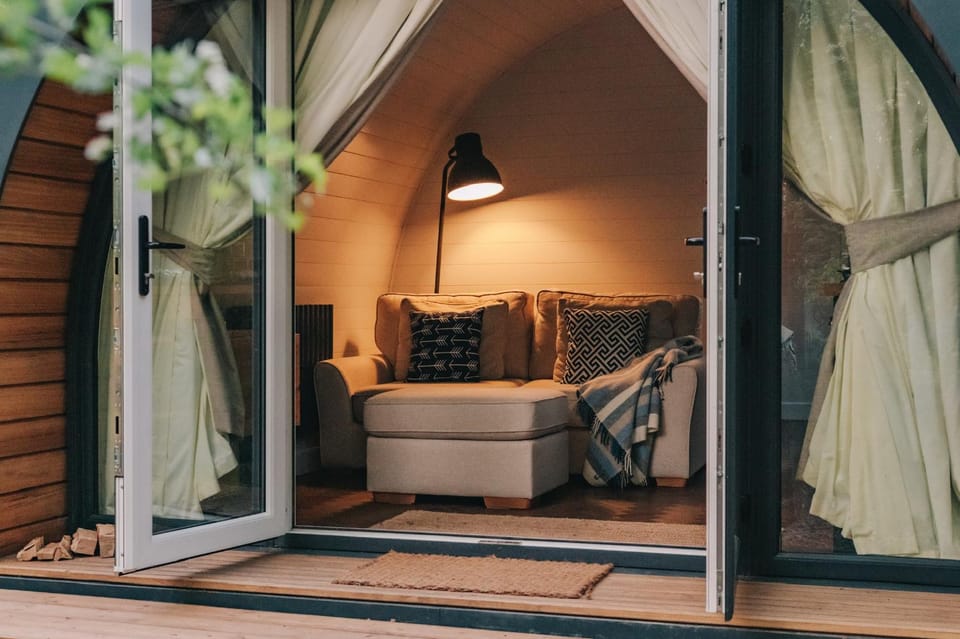 Facade/entrance, Living room, Seating area