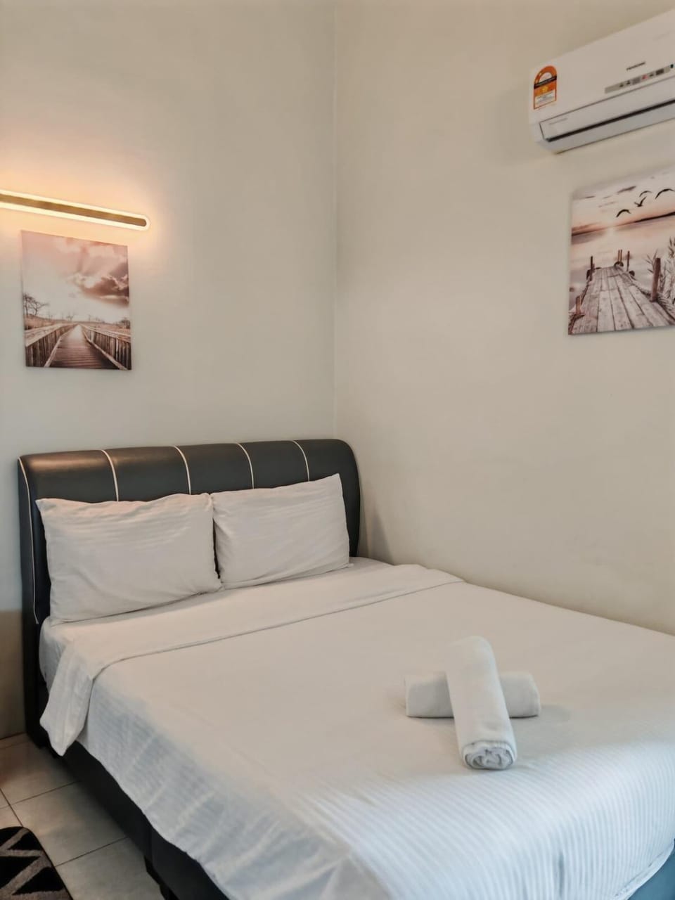 Bed, Bedroom, air conditioner