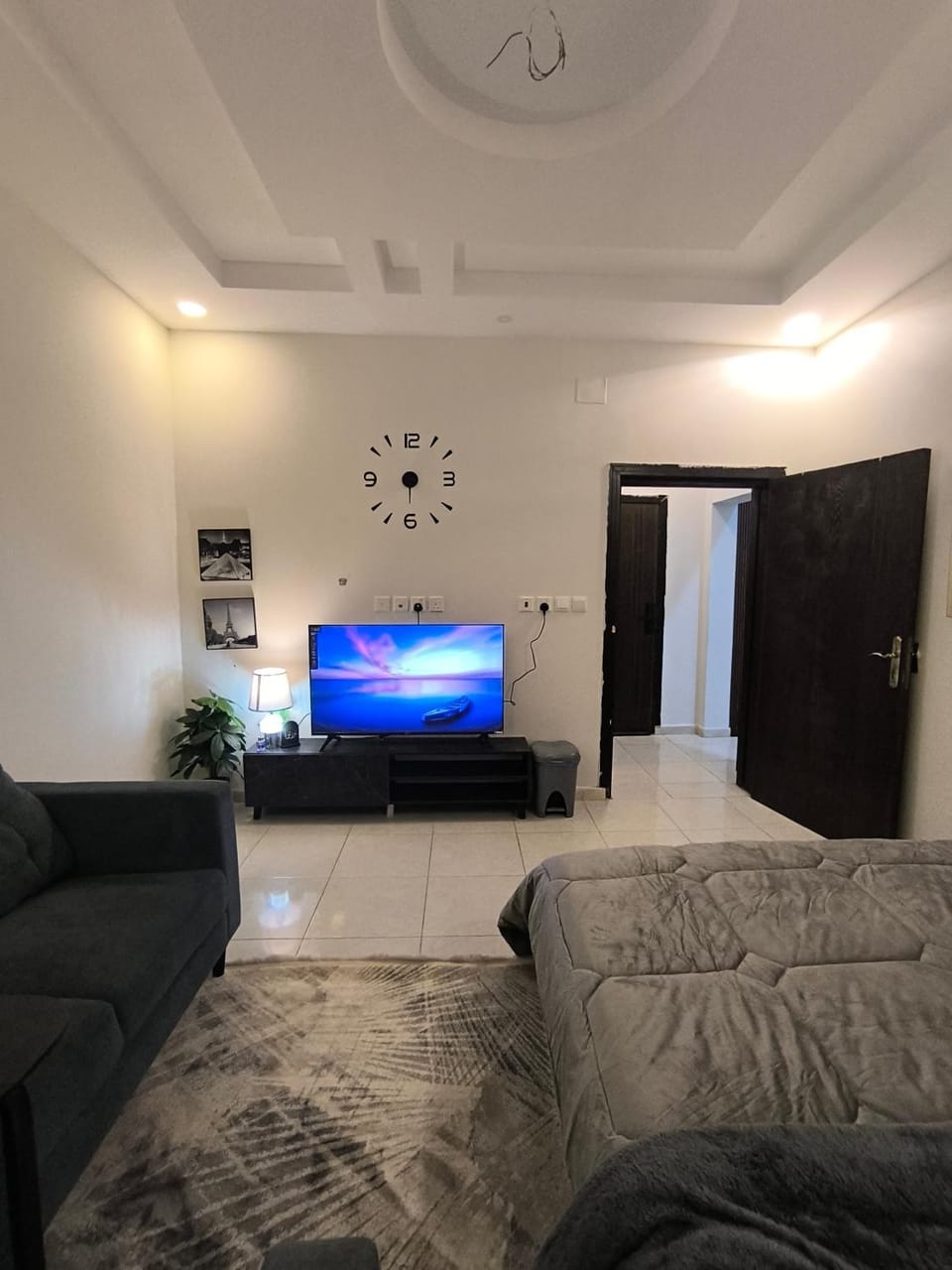 استديو بجلسة جانبية ودخول ذكي Apartment in Saudi Arabia