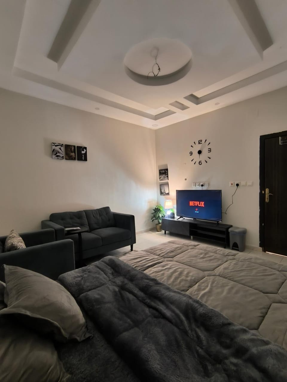 استديو بجلسة جانبية ودخول ذكي Apartment in Saudi Arabia