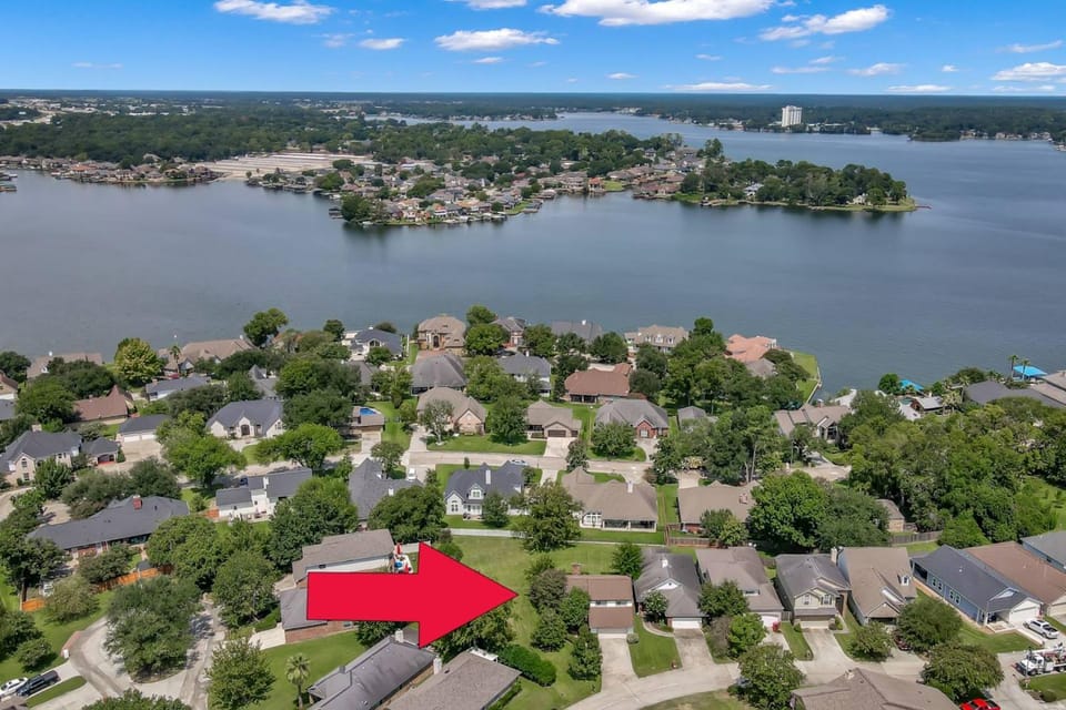 April Cove House in Lake Conroe