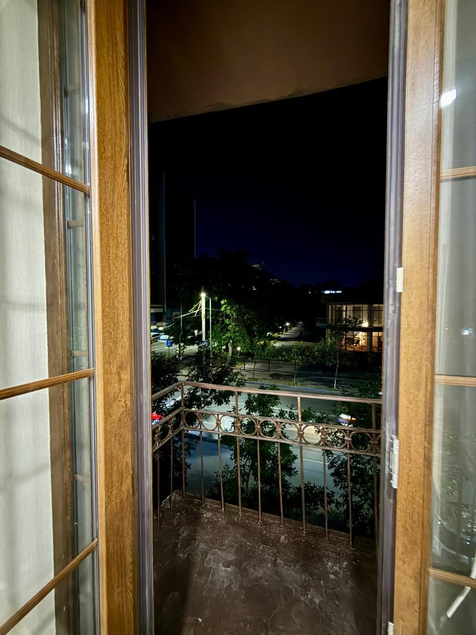 Charming Central Apartment with 2 Bedrooms & Balcony by Republic Square Apartment in Yerevan