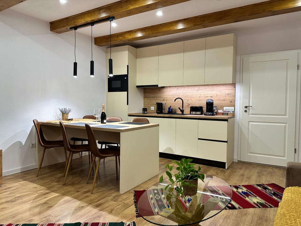 Kitchen or kitchenette, Dining area, dishwasher, stove