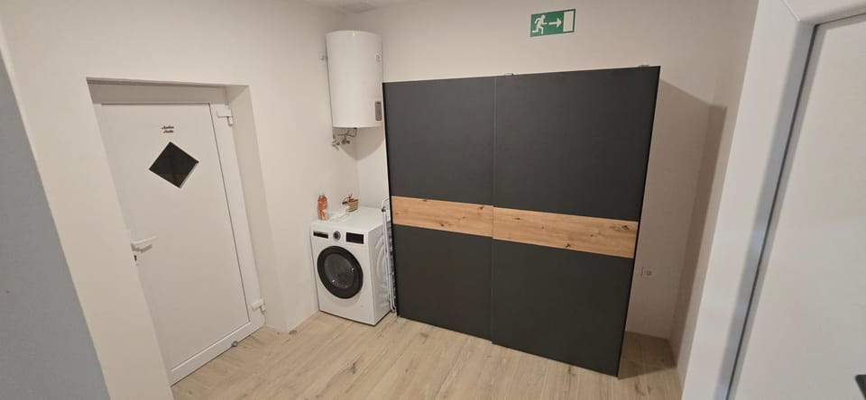 wardrobe, washing machine