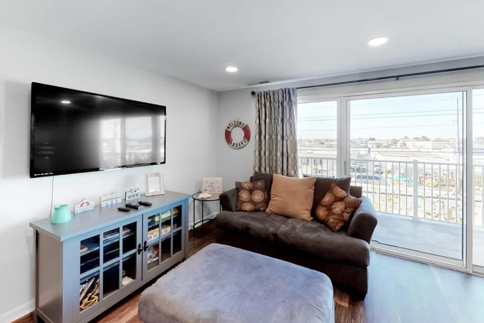 Waves 202 House in Ocean City