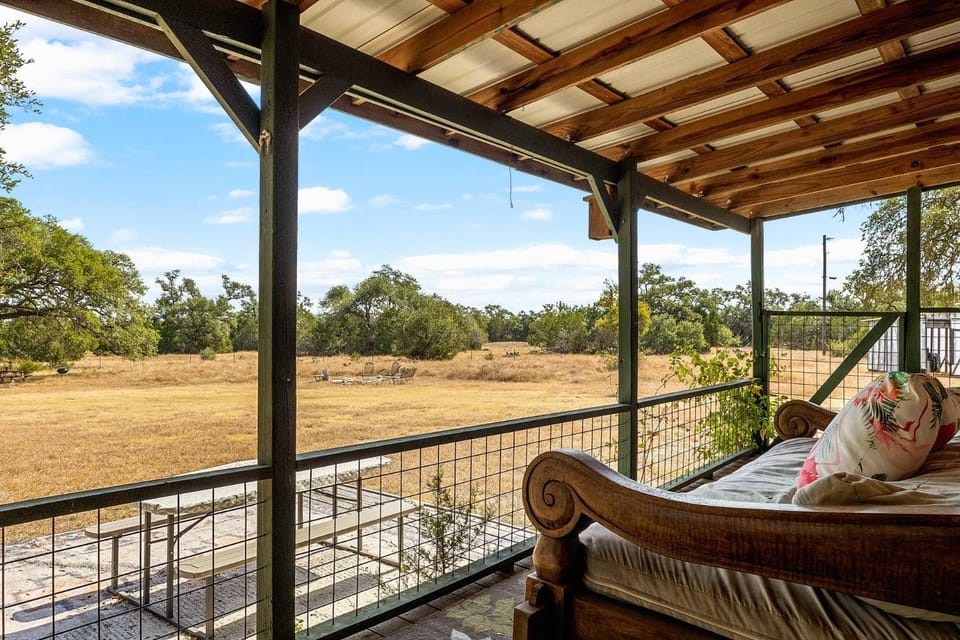 Artist's Retreat House in Canyon Lake