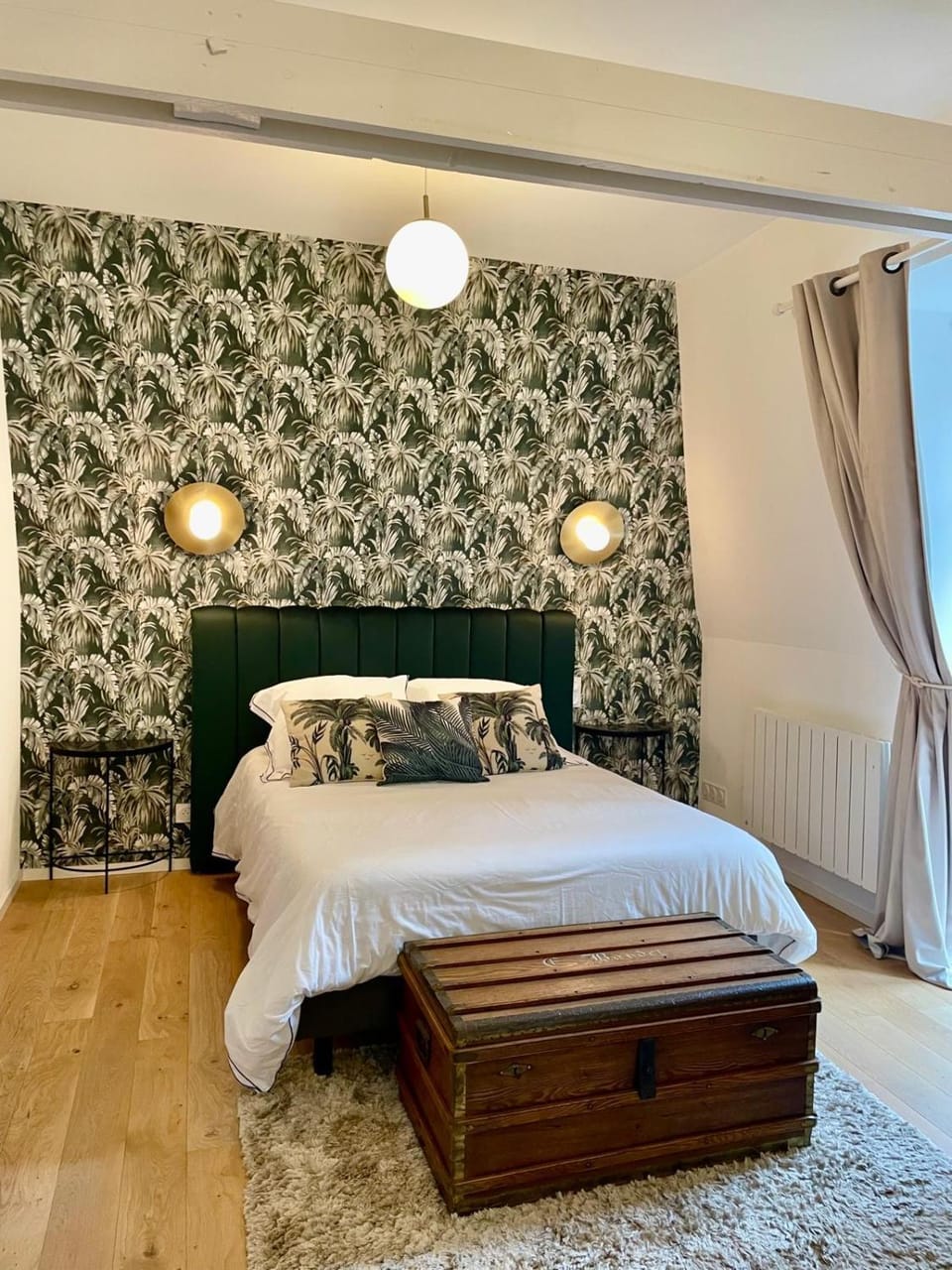 Bed, Photo of the whole room, Bedroom