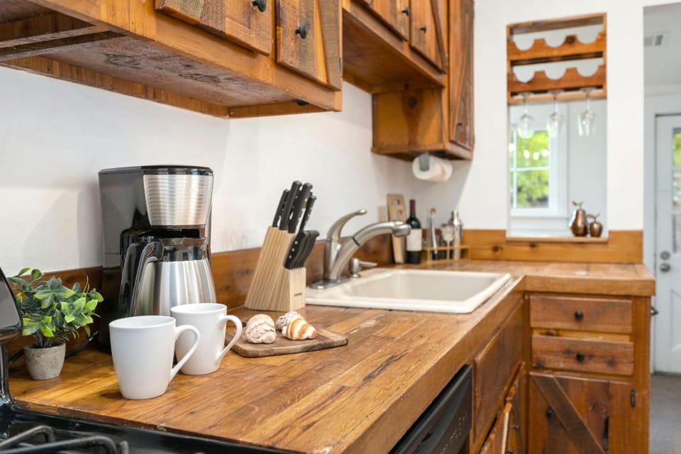 Oak Street Bungalow Walk to Old Town and CSU House in Fort Collins