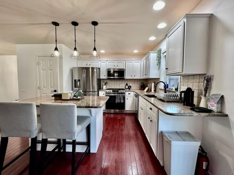 Pocolonial Charming 4BR Mountain Retreat House in Pocono Mountains