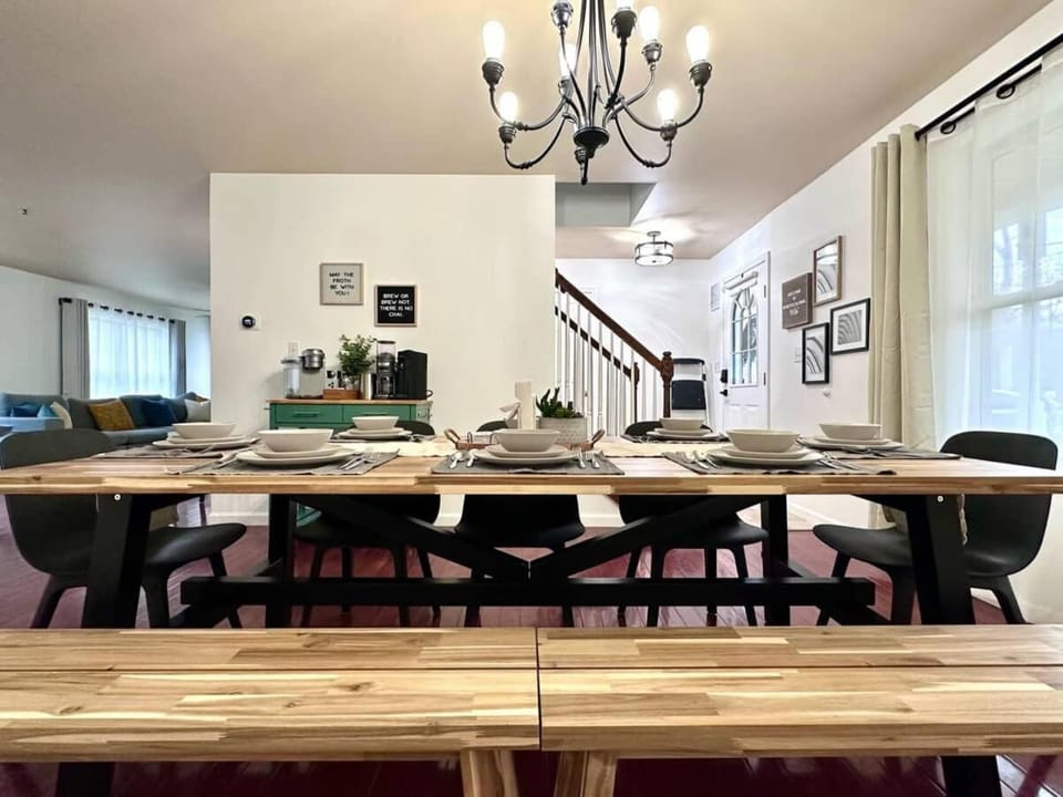Pocolonial Charming 4BR Mountain Retreat House in Pocono Mountains