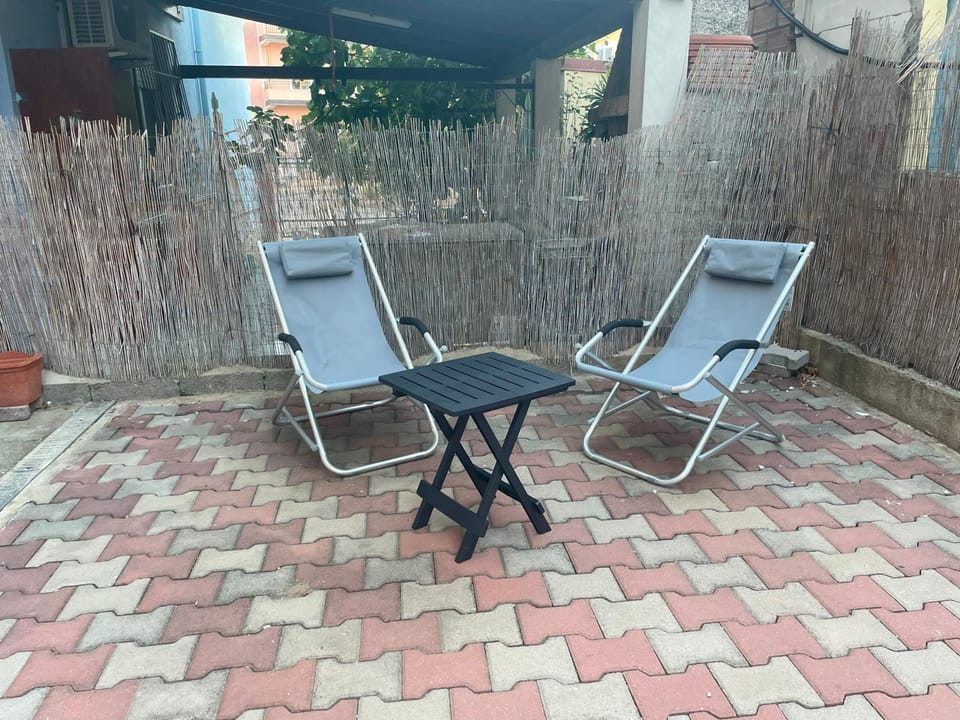 Patio, sunbed