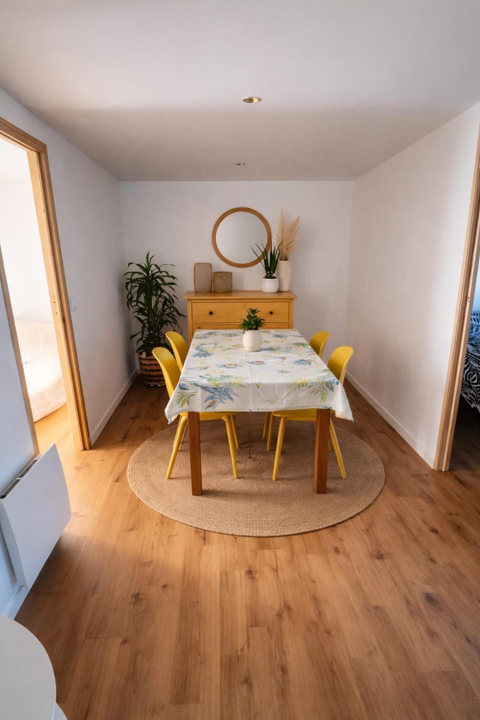 Seating area, Dining area