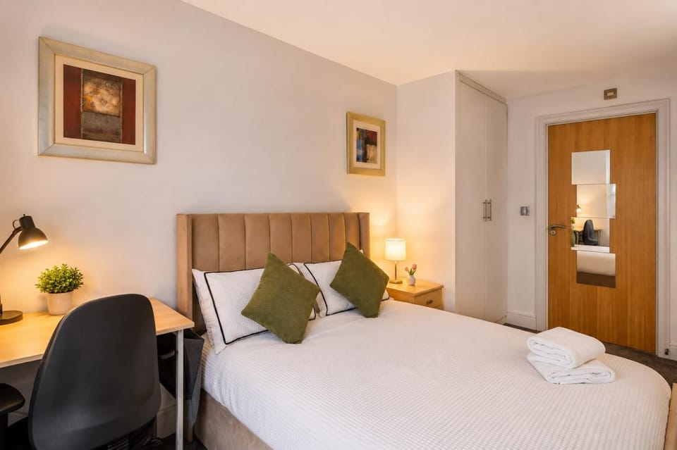 Bed, Bedroom, bidet, wardrobe