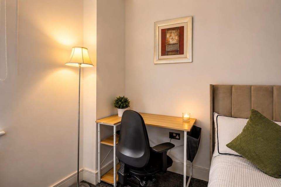 Canary Wharf Stays, Ensuite Room Bed and Breakfast in London