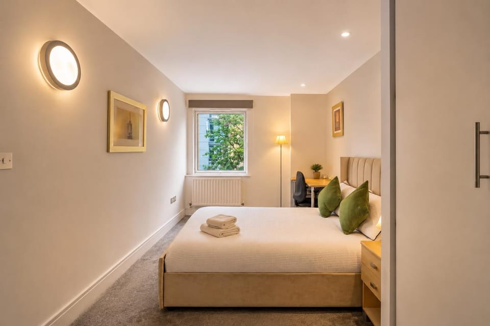 Bed, Photo of the whole room, Bedroom, towels