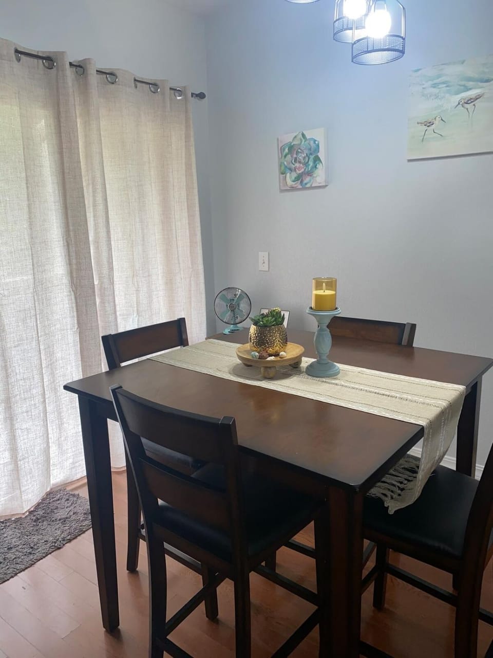 Seating area, Dining area