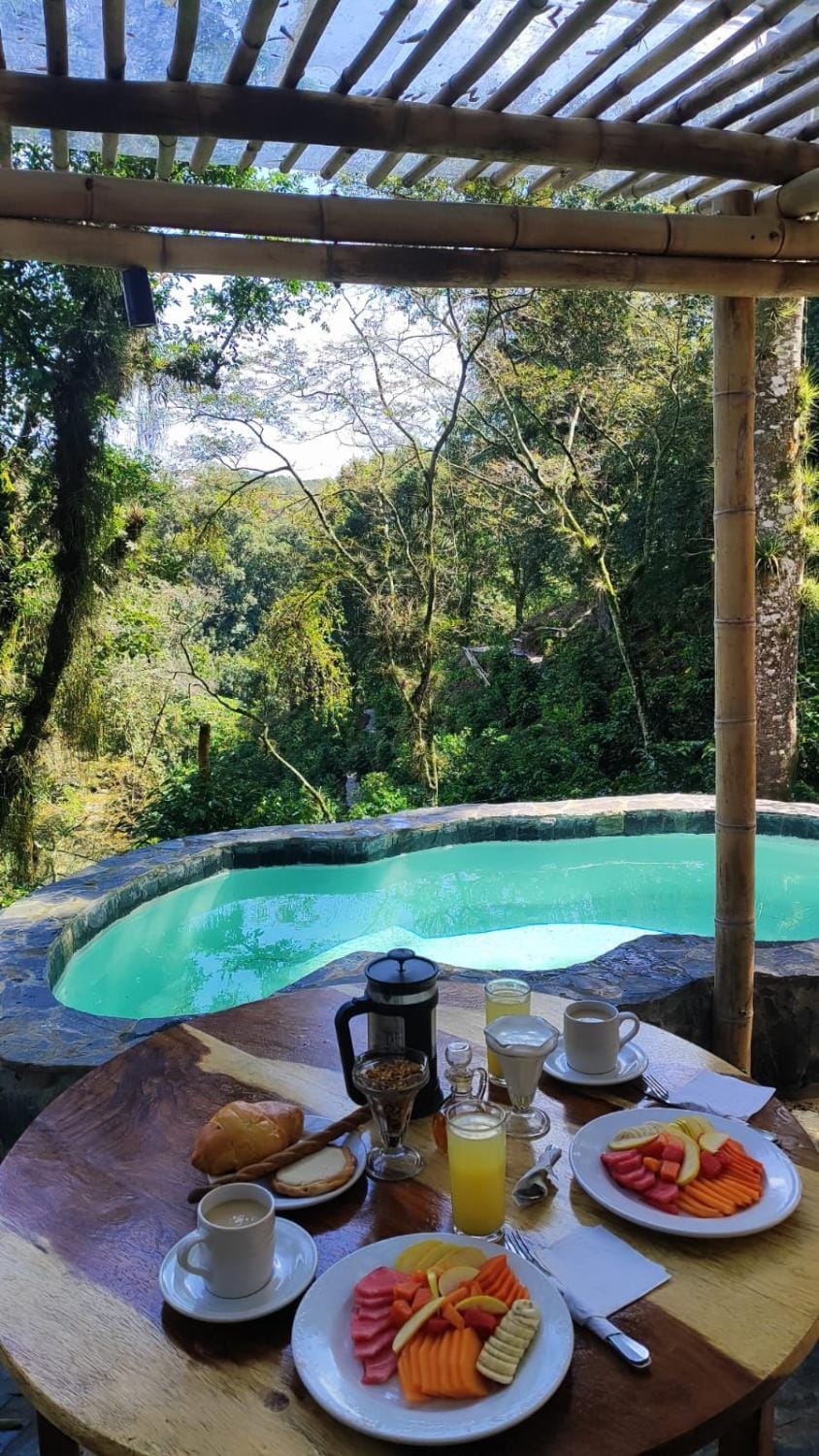 Swimming pool, Continental breakfast