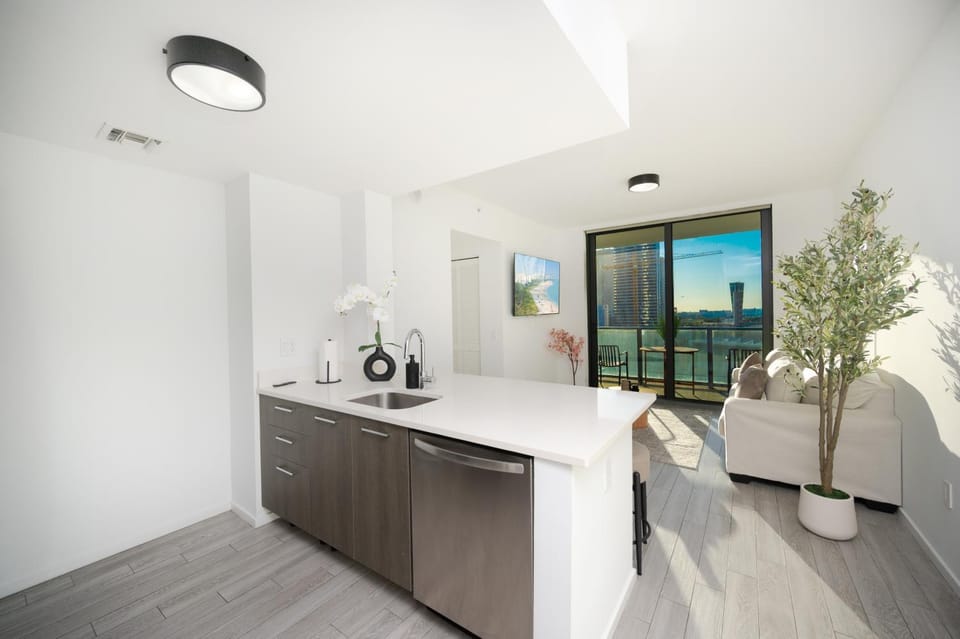 Luxury Apartments Brickell - Bayfront Park - Free Parking - Gym & Rooftop Pool Apartment in Miami