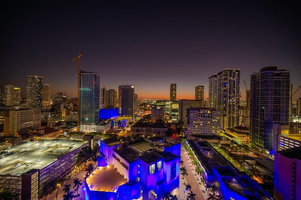 Luxury Apartments Brickell - Bayfront Park - Free Parking - Gym & Rooftop Pool Apartment in Miami