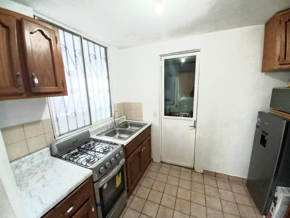 Kitchen or kitchenette, storage, kitchen