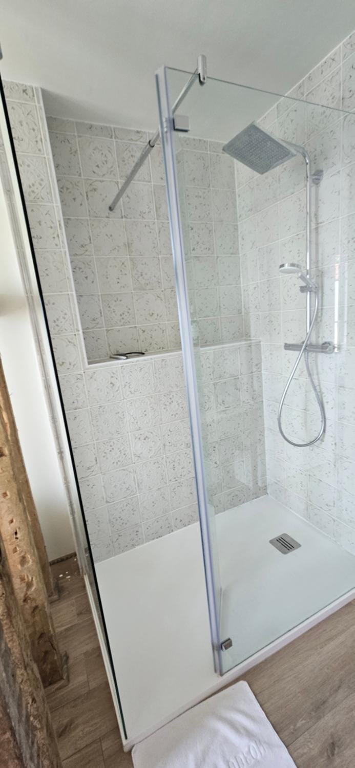 Shower, Bathroom, towels
