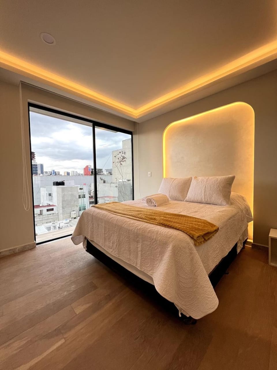 Photo of the whole room, Bedroom