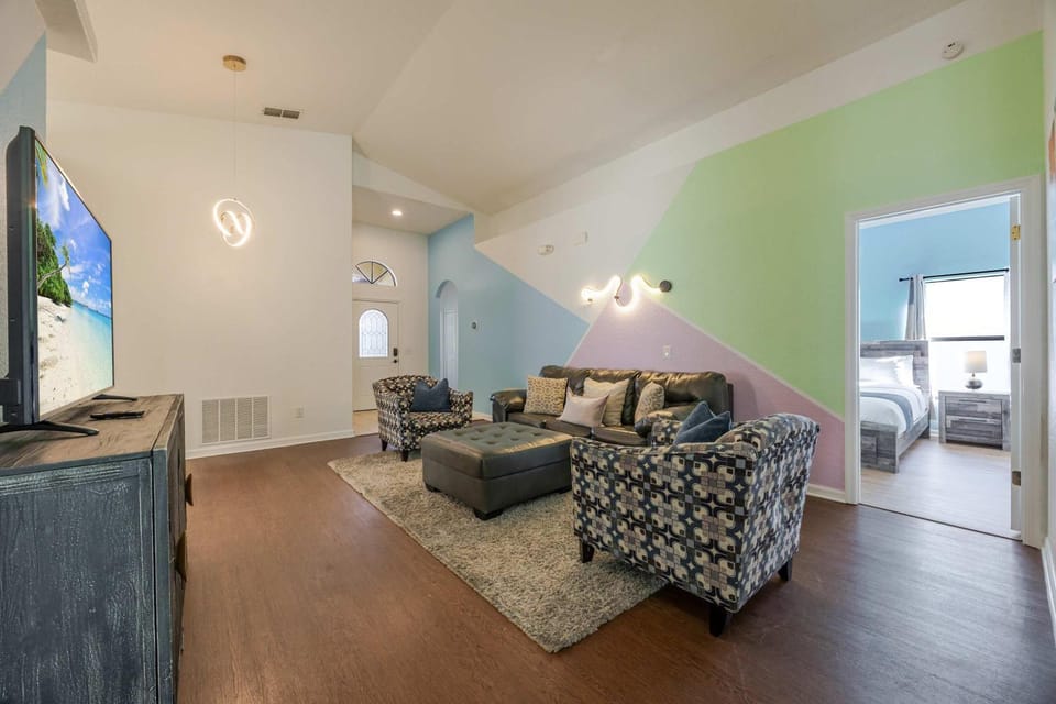 Welcome to Your Family Luxurious Calabria Villa House in Four Corners