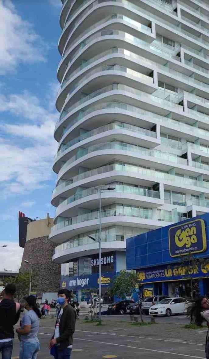 Boho apt-balcony in La Carolina, 60" TV 4K Apartment in Quito