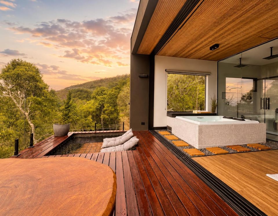 Shower, Hot Tub, Balcony/Terrace