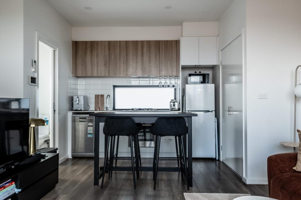 Kitchen or kitchenette, Dining area, oven, stove