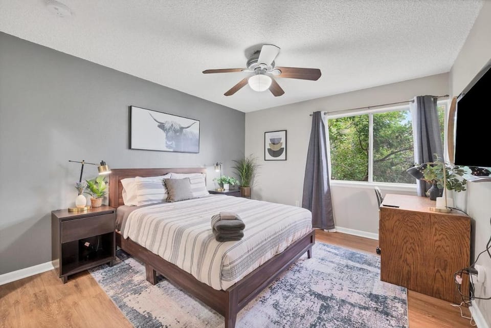 Boulder Basecamp - Cozy 2BR Near Trails & Town Apartment in Boulder