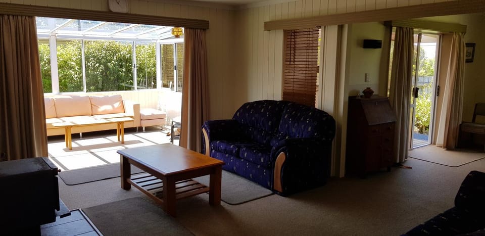 Harmonious Social Retreat House in Rotorua