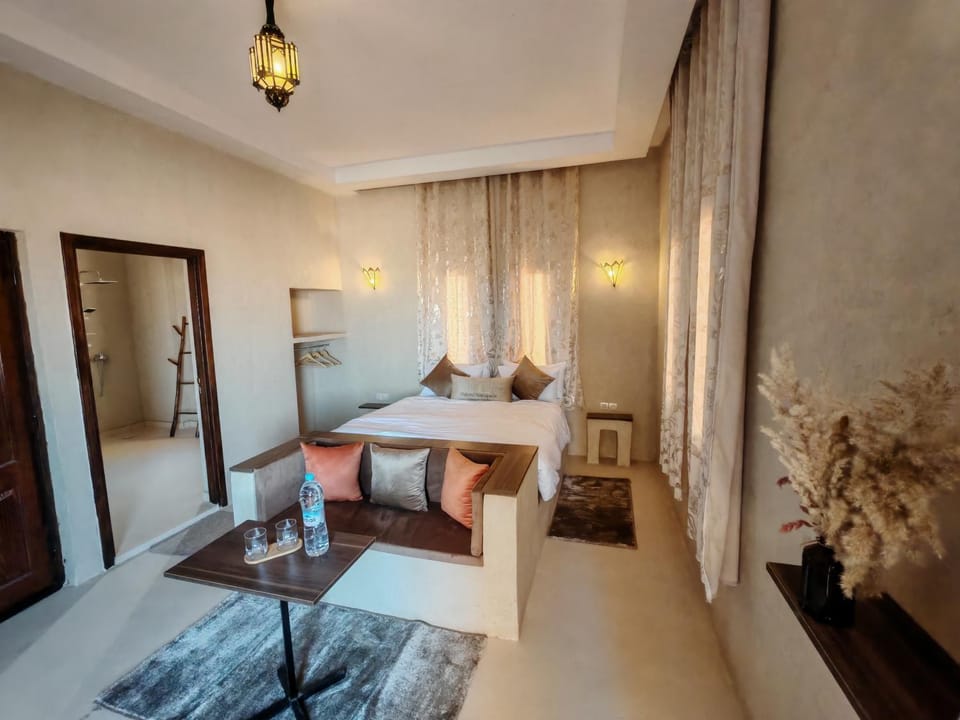 Bed, Photo of the whole room, Bedroom, Landmark view
