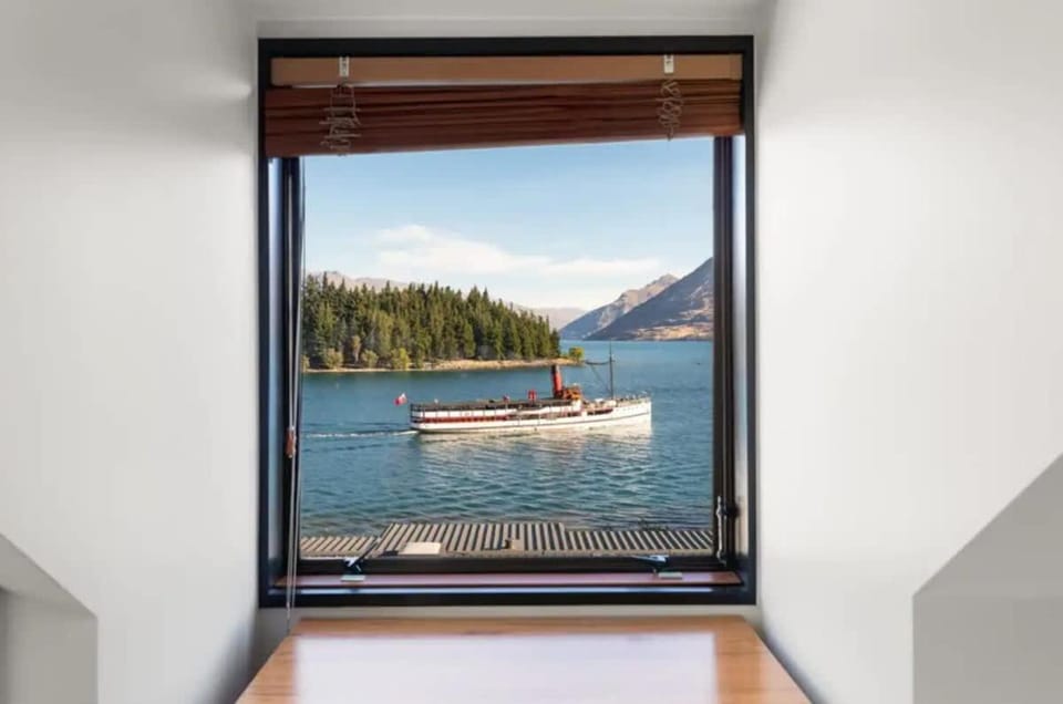 10 The Lodges - Lake View Apartment in Queenstown