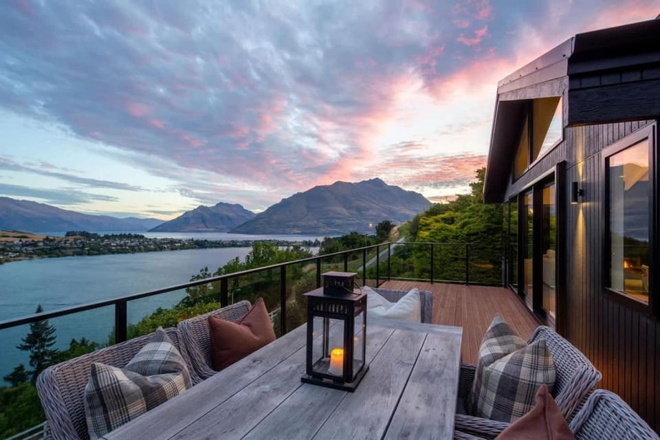 Korimako - A Luxe Sunrise Lane Gorgeous Retreat House in Queenstown